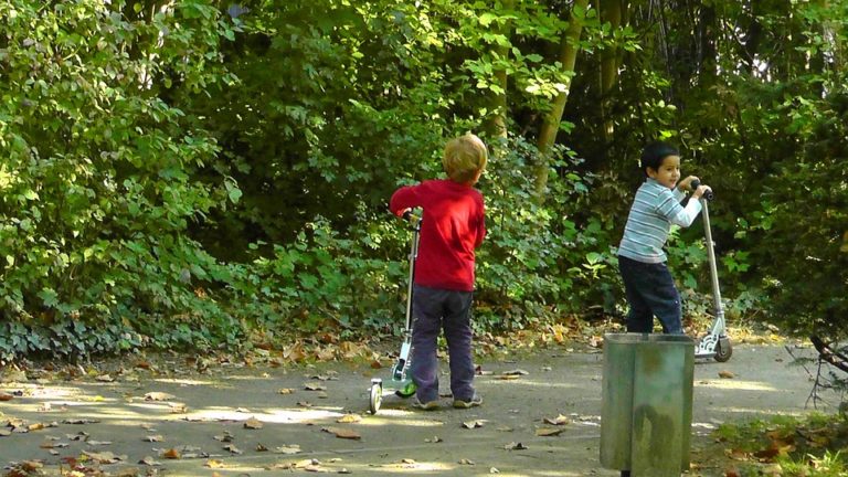 children-playing-77327_960_720